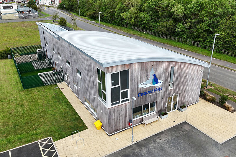 Dekarz w mojej okolicy zainstalował stalowe blachy dachowe GreenCoat Steel na rąbek stojący - KingCraft Dekarstwo i Elewacje, Leeds, Yorkshire.