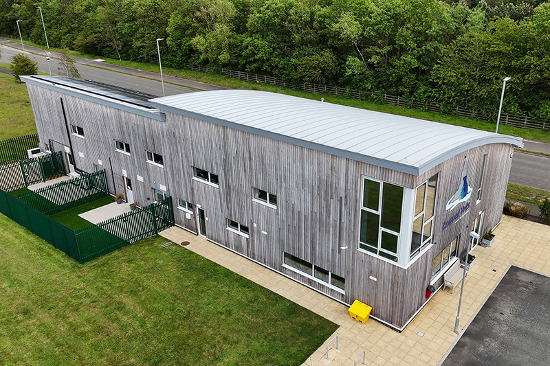 Blachy GreenCoat Steel na rąbek stojący zainstalowane przez KingCraft - dekarstwo, elewacje i specjaliści od metali szlachetnych, Leeds, Yorkshire.