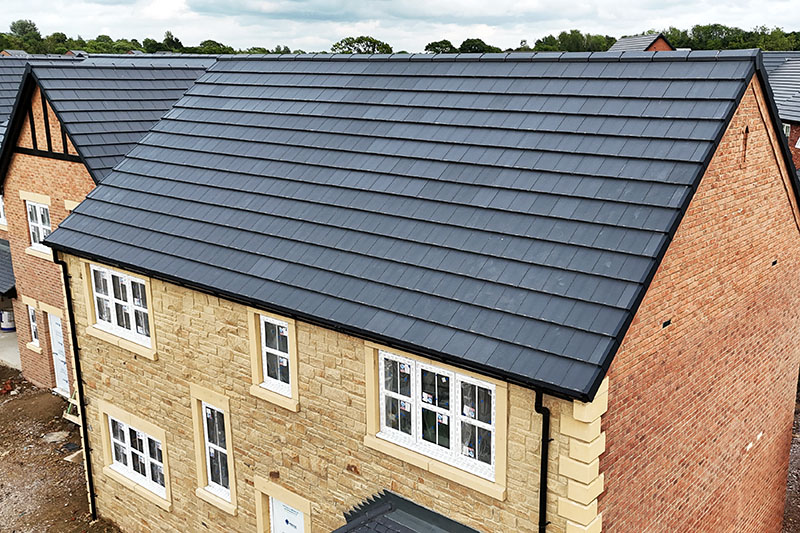 Dachówki betonowe Redland zainstalowane przez dekarzy w mojej okolicy KingCraft - Dekarstwo i Elewacje Leeds, Yorkshire i Humber.