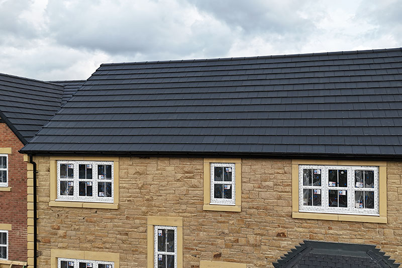 Dachówki betonowe Redland zainstalowane przez lokalną polską firmę dekarską w mojej okolicy - dekarze z KingCraft - Dekarstwo i Elewacje Leeds, Yorkshire i Humber.